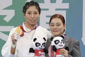 济宁姑娘刘红岩获十四运柔道女子-70公斤级冠军图片