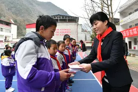 中国去年投入2408亿资助学生，花哪了？图片