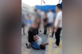 温州一小学门口男子冒充家长“接”孩子，保安：警方已介入视频封面