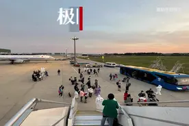 法航起火班机乘客回忆惊魂一刻：听到了巨响，闻到焦煳味，有人急留银行卡密码图片