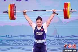 女子举重76公斤级赛场两人超世界纪录 里约奥运冠军向艳梅夺金图片