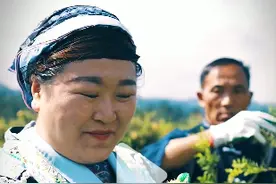 为了宣传家乡，村干部们也是拼了图片