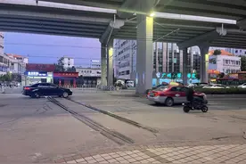 废弃铁路噪声扰民，立行立改，拆图片
