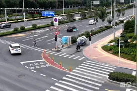 山东首次启用“黄牌货车右转必停让行”抓拍系统 黄牌货车右转须停车让行图片