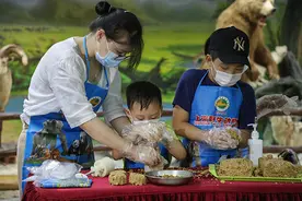 有口福了！上海野生动物园的动物们也吃上月饼了图片