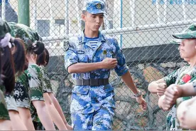 走出军营，重回校园，华中科技大学这群“学生兵”带新生军训图片