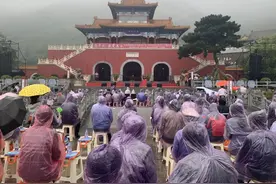 【网络中国节·中秋】著名歌唱家王宏伟做客盘山助兴“中国农民丰收节”图片