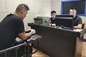 刷刷脸就能挣数千元？被警方通知涉嫌犯罪 黄岛一男子乖乖地到派出所自首图片