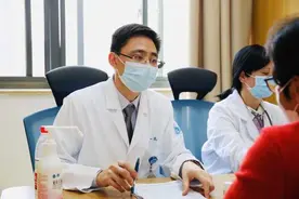 教了一辈子高中数学的女老师被迫离开讲台，背后原因令人唏嘘图片