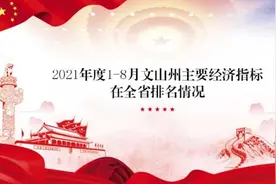 他们在界碑前 度过了结婚纪念日图片