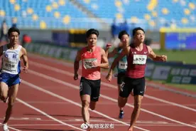 苏炳添全运会首秀10秒23 冲刺时表情和动作都很轻松图片