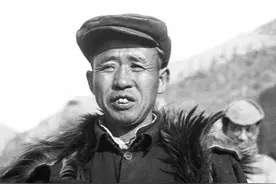 奋斗百年路 启航新征程·中国共产党人的精神谱系｜爱岗敬业、争创一流——劳模精神述评图片