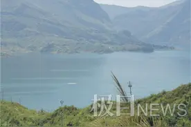 贵州翻船事故一对双胞胎姐妹落水，妹妹获救姐姐失联图片