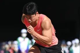 别人冲刺他“刹车”“苏神”亮相全运田径场引欢呼 10秒23轻松晋级半决赛图片