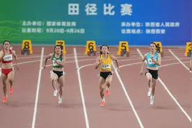 田径——女子百米决赛赛况图片