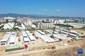 福建泉港：加紧建设方舱临时隔离点图片
