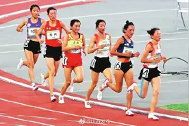 第十四届全运会女子10000米决赛山西选手夺银图片
