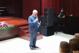 以音乐传承友谊，中国歌唱家高磊唱响中俄“友谊之歌”图片