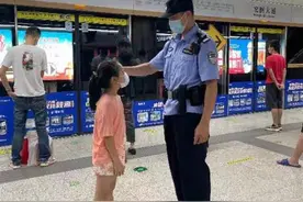 “爸爸不理我，我生气了！”图片