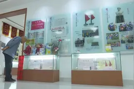中秋节，“布鞋校长”李振华收到一份特殊的礼物图片