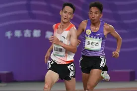 田径——男子10000米决赛赛况图片