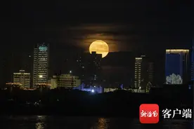 今年十五的月亮十五圆，海口上空这颗“咸蛋黄”，真美图片