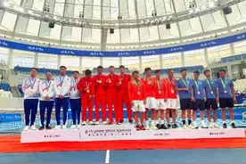 四川网球队（群众组）获得第十四届全运会群众比赛网球男子团体冠军图片