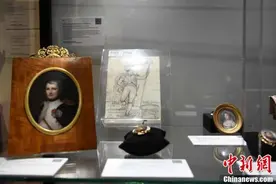 拿破仑多样物品在巴黎拍卖，其中还有他的帽子，估价最高75万欧元图片