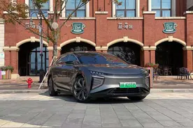 体验过高合HiPhi X，我们找到了这款豪华电动汽车热销的答案 | 试驾图片
