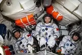 每日科普｜航天员为什么躺着上太空？图片