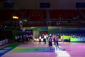 胡明轩16分广东男篮巨大优势击败天津，周鹏：目标小组全胜图片