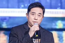 “华语无冕歌王”吕方接受记者采访：中秋佳节唱《弯弯的月亮》感觉不错图片