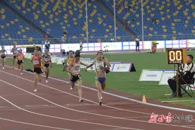 「全运会·现场看」女子5000米决赛 甘肃名将张新艳夺冠图片