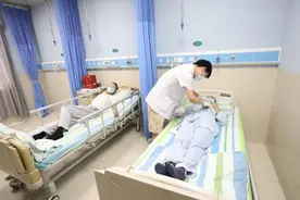 儿子因病无法自理，医院为单亲妈妈设“特殊病房”图片