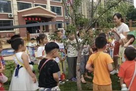 寿光圣城中学幼儿园：哪怕是一株狗尾草都是一个课程资源图片
