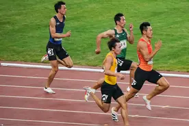 田径——男子200米决赛赛况图片