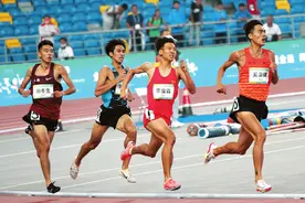 第5金！男子800米李俊霖夺冠图片