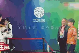 全运会孙颖莎大型追星现场图片