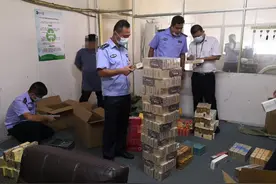 西乡网格员协助区烟草专卖局查获非法寄递香烟图片
