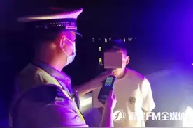 因为一只拖鞋，他被交警识破了图片