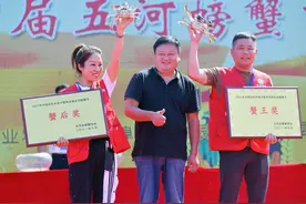 两只螃蟹，卖了九万图片