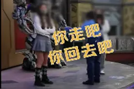 北京环球影城两女子因排队起争执，景区须知：破坏游园秩序，可能要求其离园图片