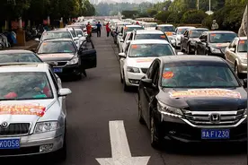 实力宠学生！河科大教职工500余辆私家车变校园摆渡车接送学生图片