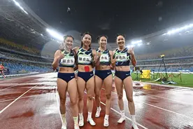 田径——女子4x100米接力决赛赛况图片