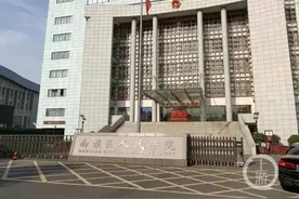 安徽太和县公安局原副局长包庇真凶收黑钱受审：当庭否认所有指控图片