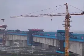 北京两大机场联络线最大跨度连续梁合龙 预计明年可实现全线通车图片