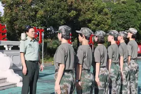 六位中山女兵今天奔赴军营图片