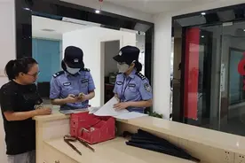 武汉反诈民警“扫楼”，一下午走访129家企业图片