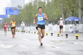 特写｜永不放弃的精神当“别针”，边通达拿下全运会男子50公里竞走金牌图片