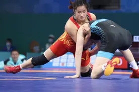 摔跤——女子自由式68公斤级：江苏队选手王娇夺冠图片